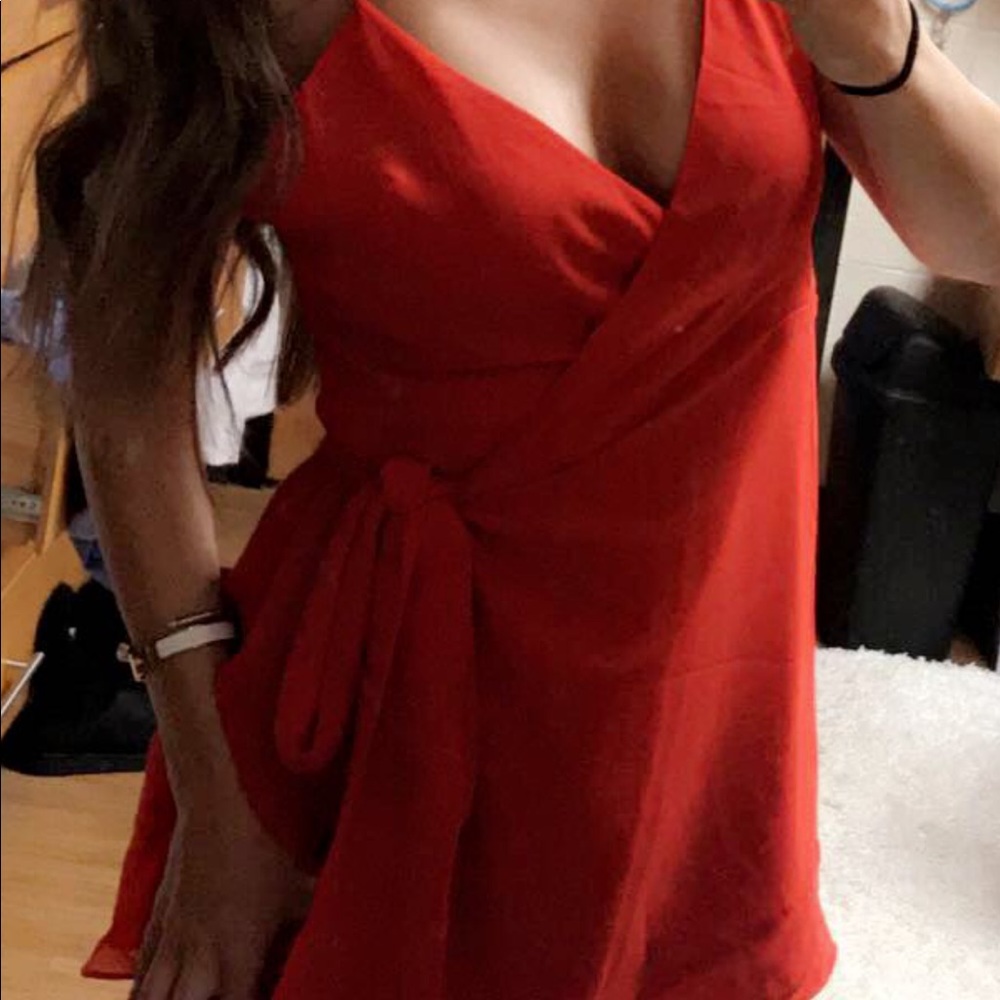 REVOLVE RED DRESS - Picture 3 of 4